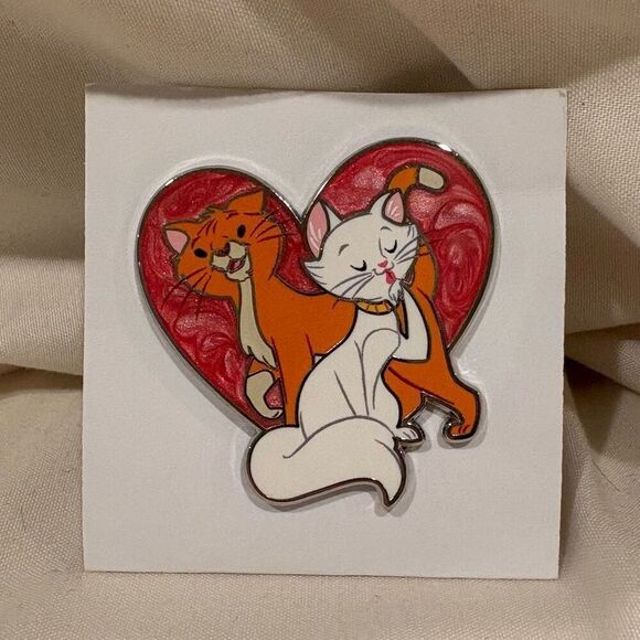 Love My Disney Cats Duchess and O'Malley in Marbleized Heart Enamel Pin NEW - Picture 1 of 6